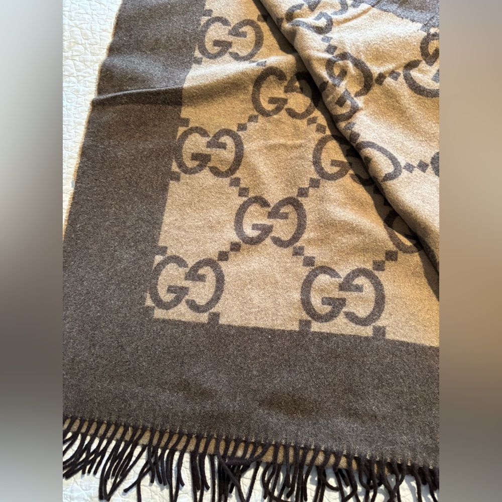 GUCCI Two Tone Wool Throw Blanket - Picture 4 of 12